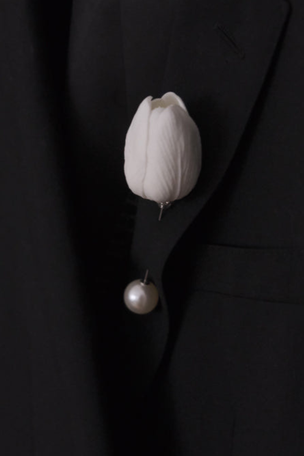 Tulip Lapel Pin White