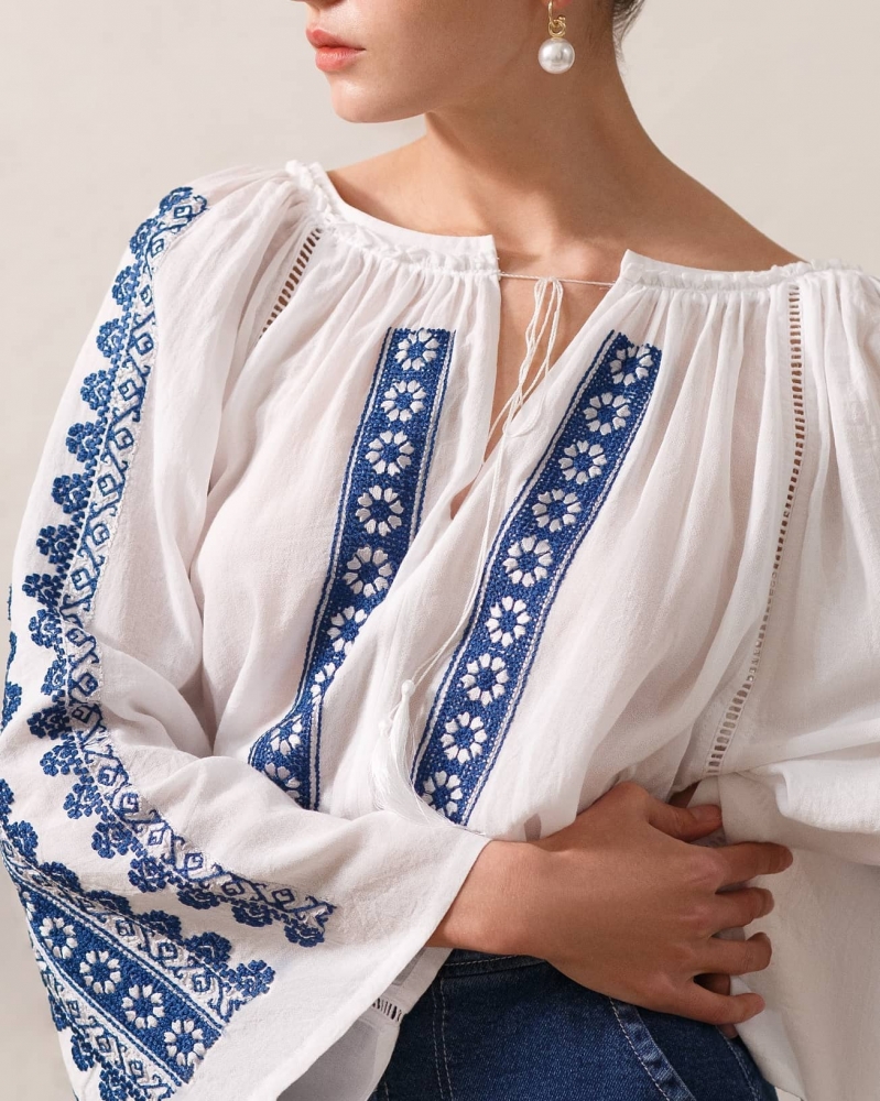 Bluza dama tip ie moderna stilizata  Flower Path broderie florala de inspiratie traditionala FLORII Coffee Blue