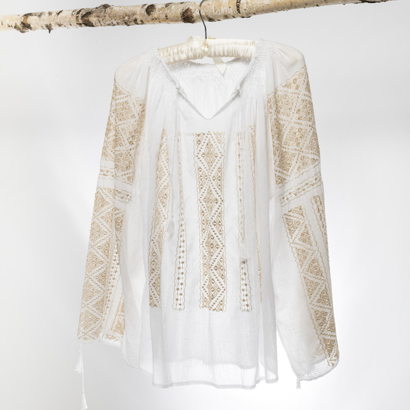 Romanian blouse with silk embroidery
