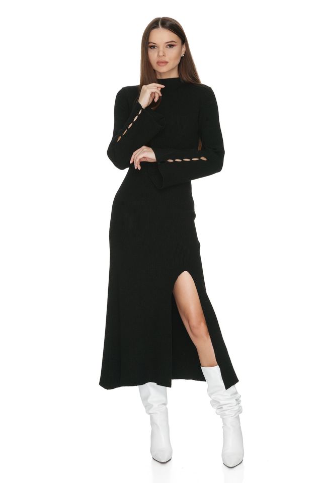 Rochie neagra tricotata pe corp lunga cu maneci lungi 