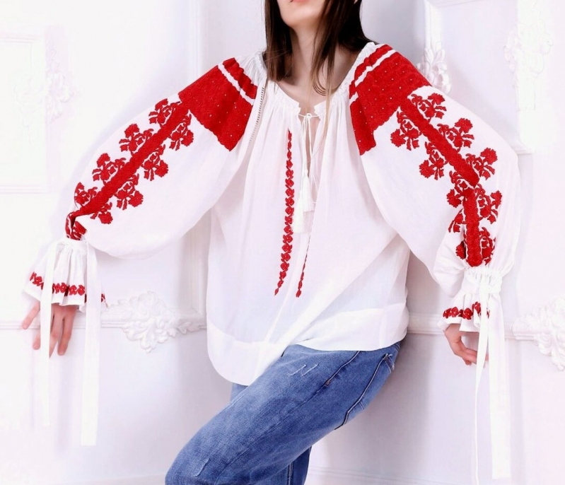Bluza dama tip ie moderna stilizata  Maria broderie florala de inspiratie traditionala FLORII 