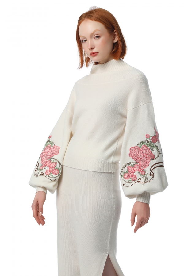 Organic Mongolian cashmere Turtle neck with silk embroidery