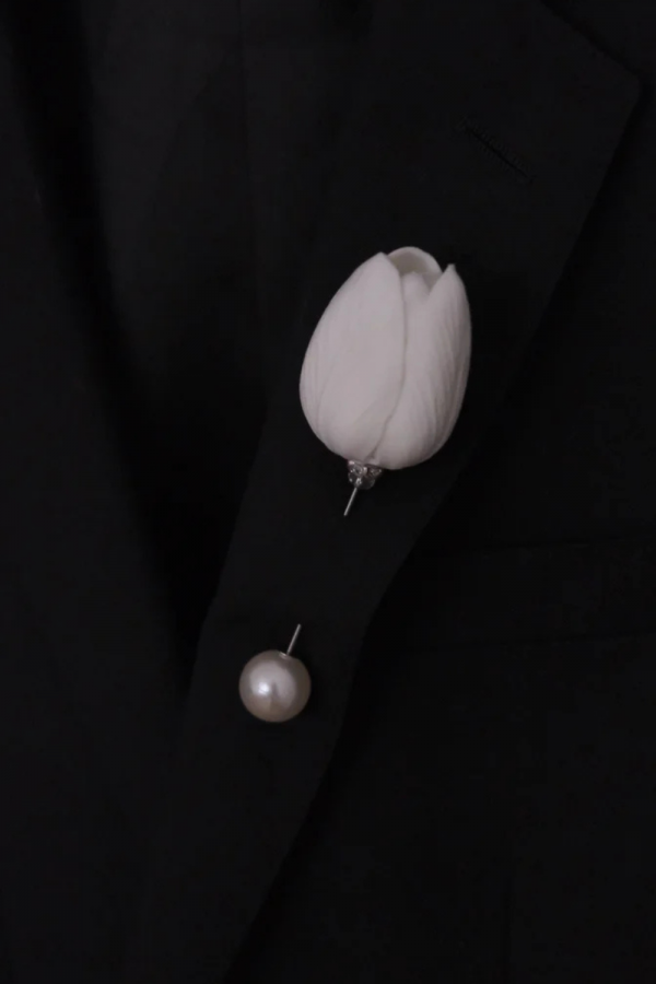 Tulip Lapel Pin White