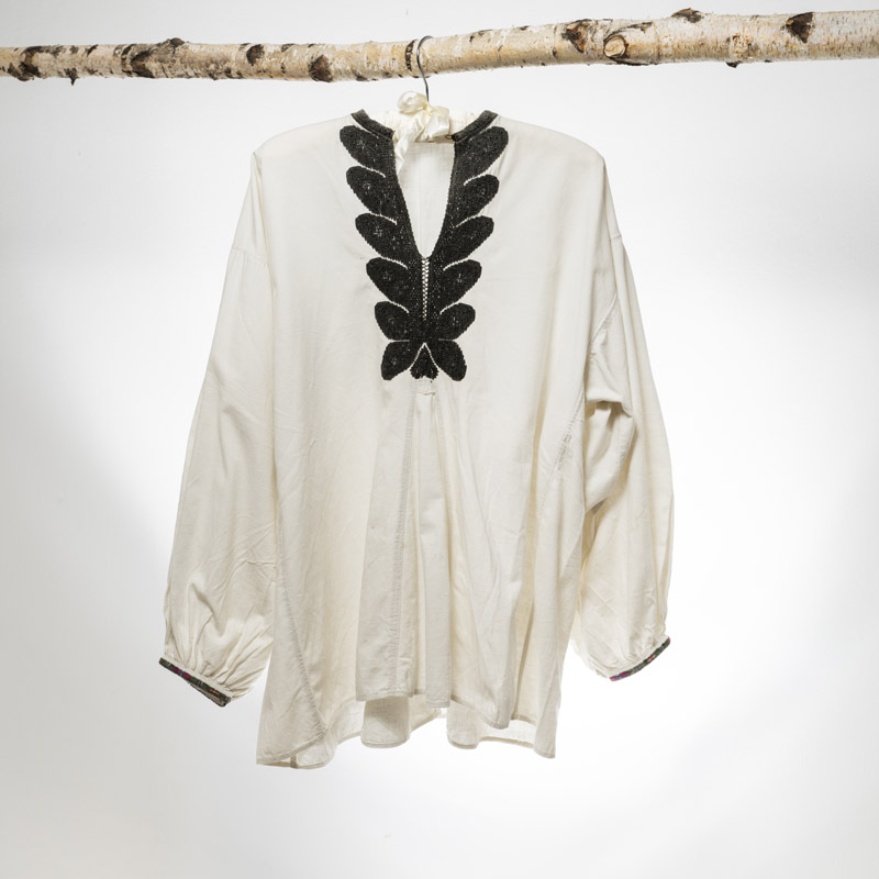 XX century Transylvania peasant shirt vintage on antique white and black embroidery